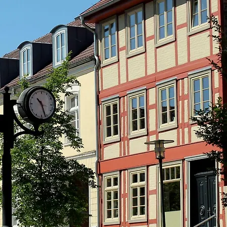 Burgplatz 1 *